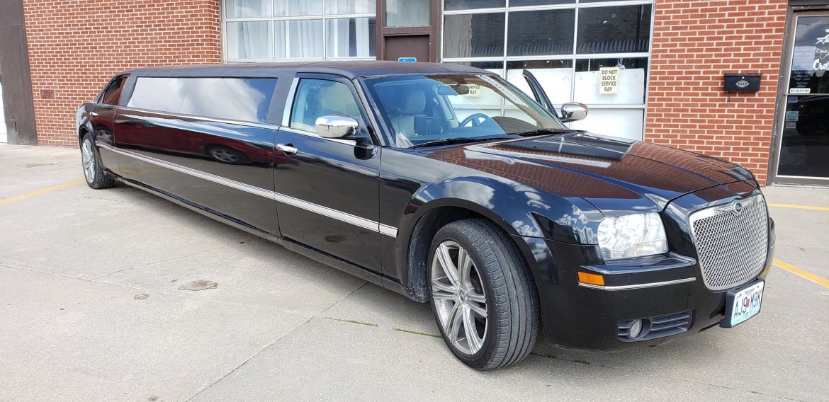 Limousine for sale: 2005 Chrysler 300 140&quot;