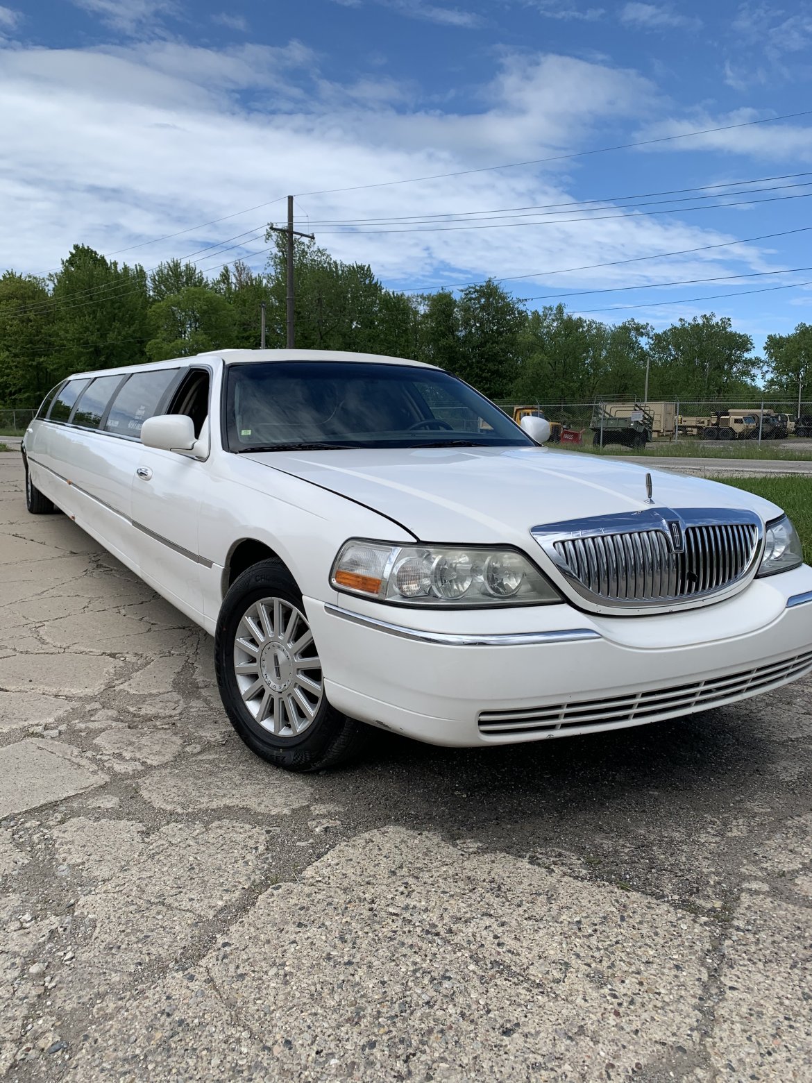 Limousine for sale: 2005 Lincoln Town Car 180&quot;