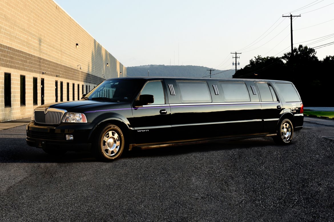 Limousine for sale: 2006 Lincoln Navigator by Navigator