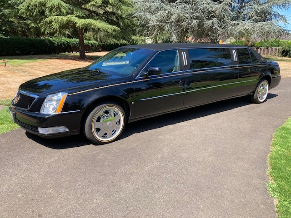 Limousine for sale: 2007 Cadillac Six passenger