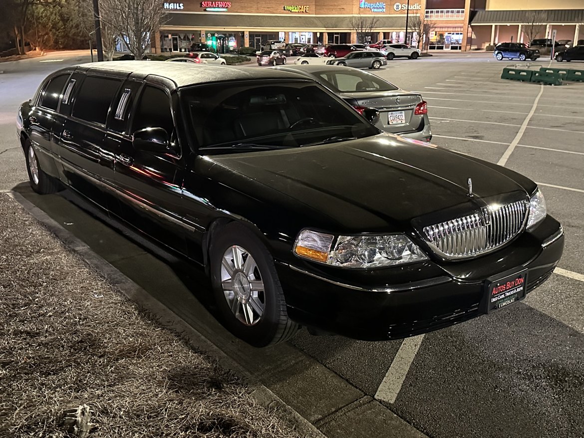 Limousine for sale: 2007 Lincoln Krystal Coach Six Passenger Limousine 22&quot; by Krystal