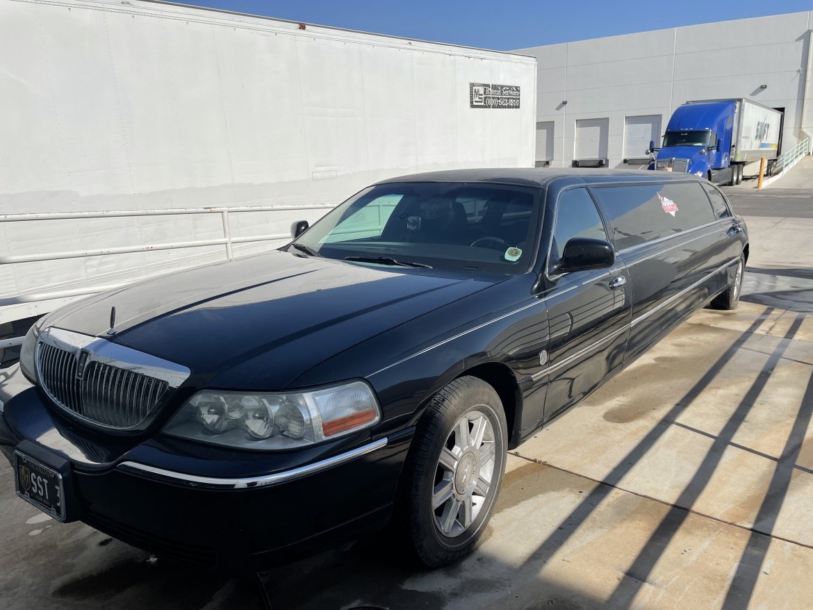 Limousine for sale: 2007 Lincoln Towncar Executive Limo