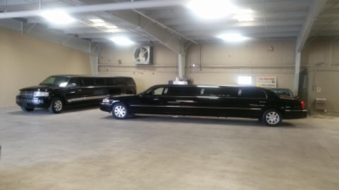 Limousine for sale: 2008 Lincoln  Town car 120&quot; stretch 5door 120&quot; by De Bryan coachbuilders