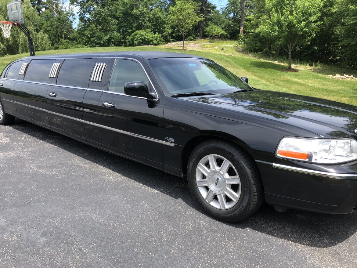 Limousine for sale: 2008 Lincoln 120&quot; Super Stretch Towncar 120&quot; by Royal Limousine, Haverill, Mass