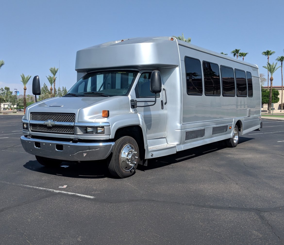 Shuttle Bus for sale: 2008 Chevrolet C5500 386&quot; by Starcraft