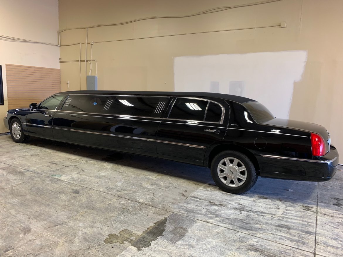 Limousine for sale: 2010 Lincoln Town Car 120&quot; by Executive Coach Builders