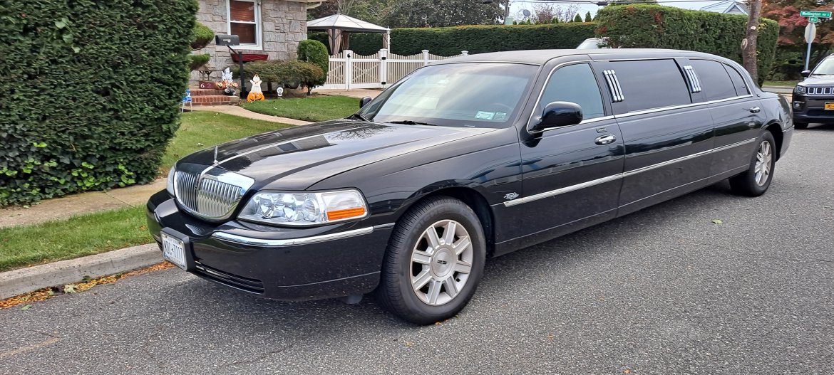 Limousine for sale: 2011 Lincoln Town Car 60&quot; by ROYAL