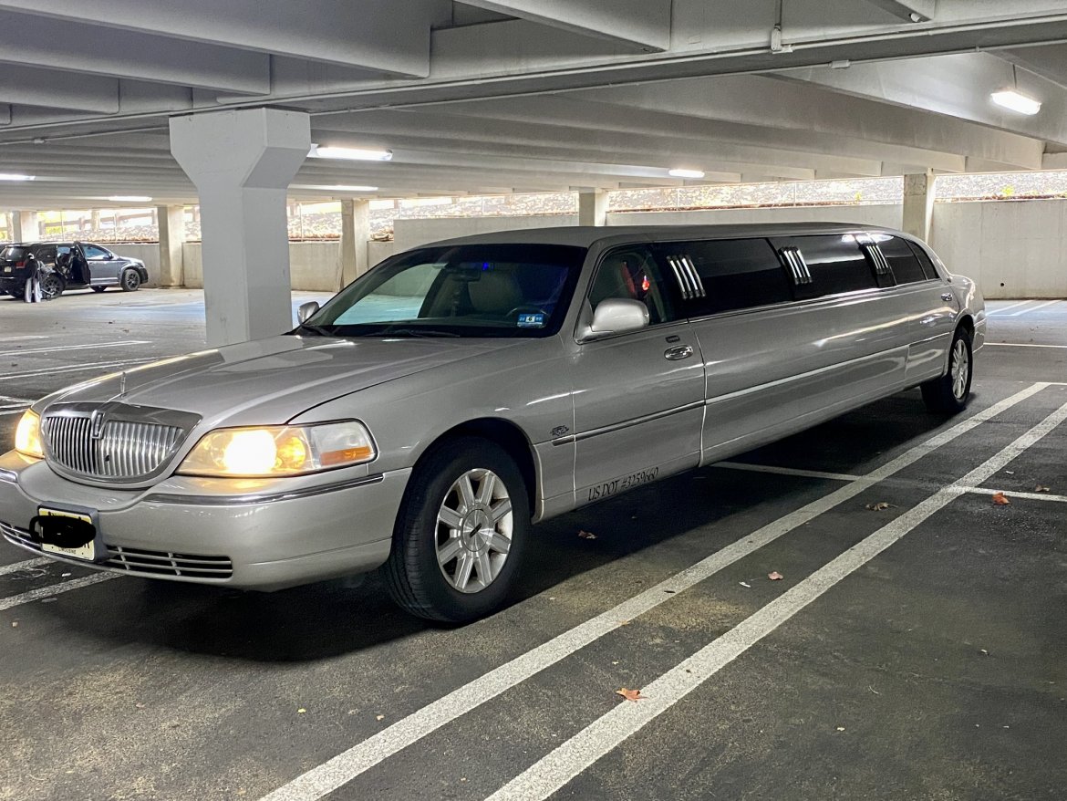 Limousine for sale: 2011 Lincoln Towncar 120&quot; by Royale