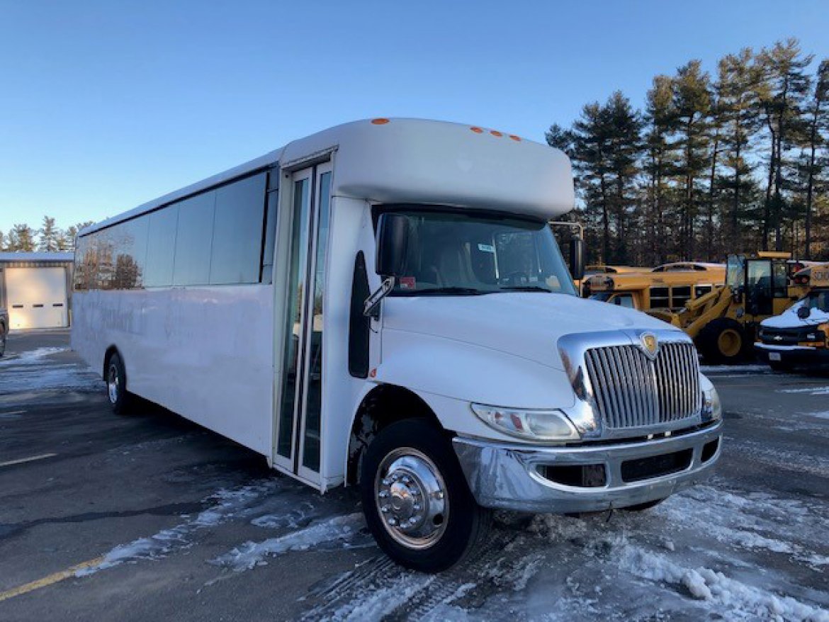 Shuttle Bus for sale: 2012 International Harvester/Navistar by Champion