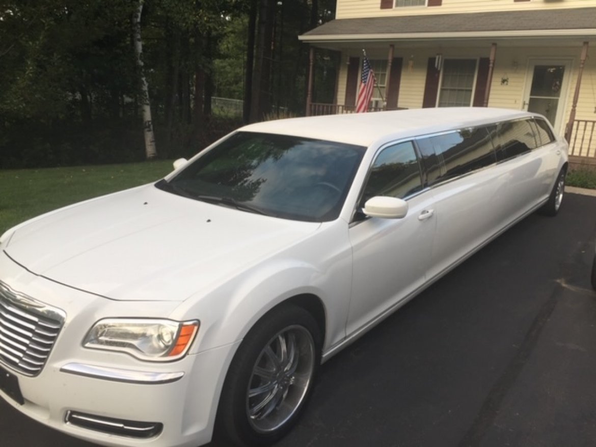 Limousine for sale: 2013 Chrysler 300