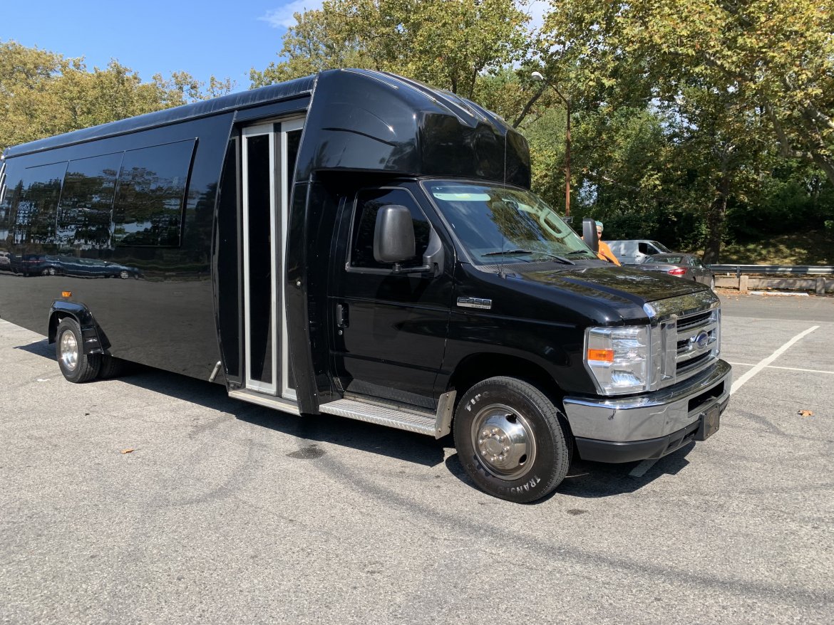 Limo Bus for sale: 2013 Ford E450