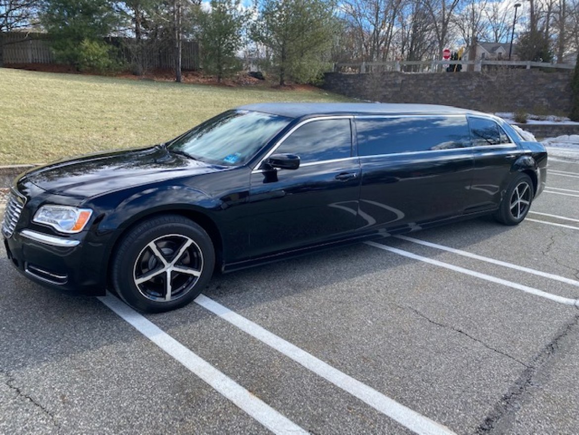 Limousine for sale: 2014 Chrysler 300