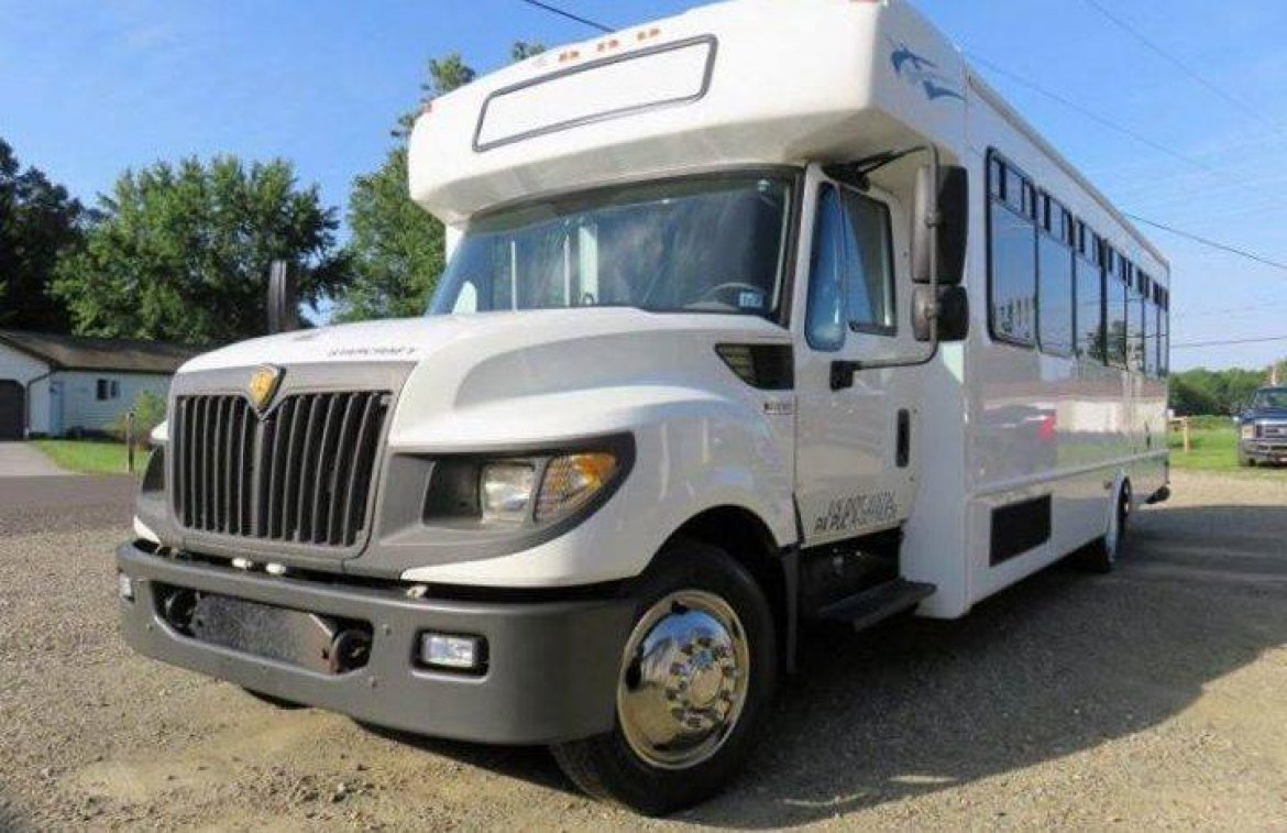 Limo Bus for sale: 2014 International Maxxforce Starcraft