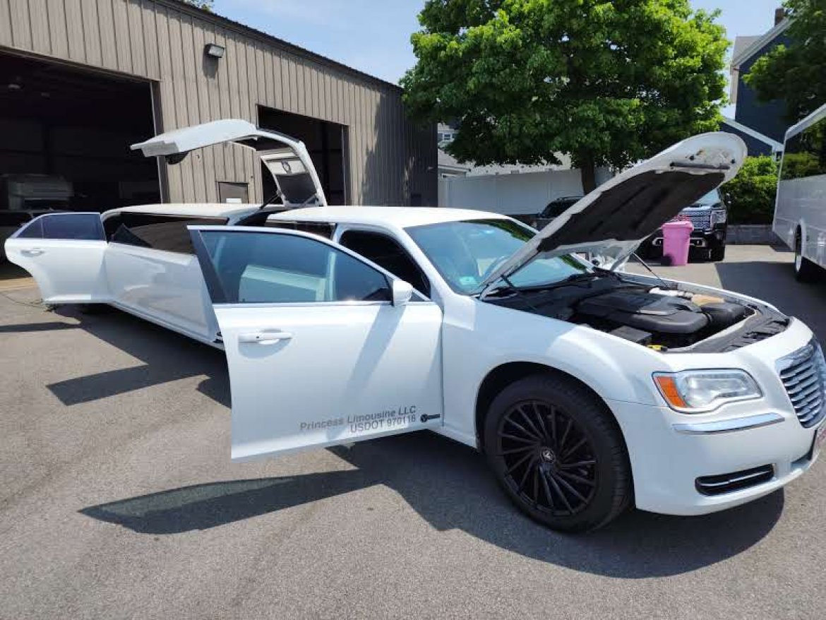 Limousine for sale: 2014 Chrysler 300 &quot;Gullwing&quot; 12 Passenger Limousine 180&quot; by SPV