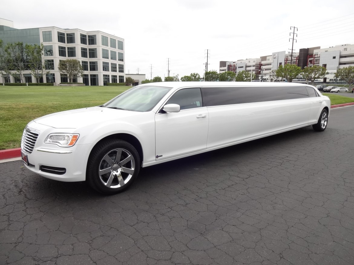 Limousine for sale: 2014 Chrysler 300 by SPV