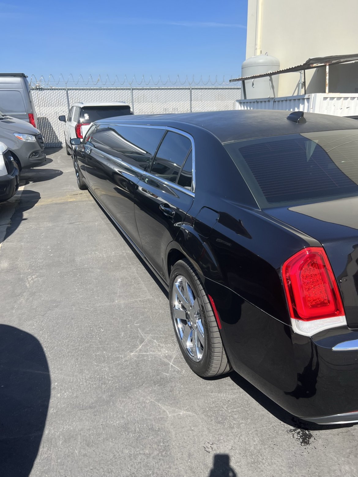 Limousine for sale: 2018 Chrysler 300 140&#039; 140&quot; by SPV